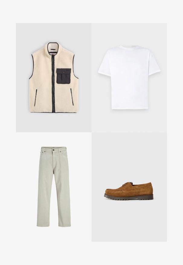 Krémová fleecová vesta s černým zipem, postranními kapsami a přední nášivkou s knoflíkovým detailem. Viditelné kontrastní lemování.; Bílý bavlněný tričko s kulatým výstřihem a krátkými rukávy. Hladká textura, rovný střih, bez vzorů nebo akcentů. Jen pohled zezadu.; Světle béžové džíny z denimu se siluetou rovného střihu, pěti kapsami a knoflíkovým zapínáním v pase, s minimálními detaily šití.; Hnědé semišové šněrovací boty s tlustou černou podrážkou s vzorkem, viditelným švem a klasickým mokasínovým designem na bílém pozadí.