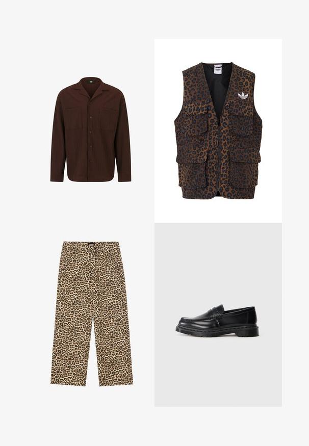 adidas Originals GRAPHIC UNISEX - Weste - bronze strata; Braunes Hemd mit Knopfleiste aus strukturiertem Stoff, mit Kragen, zwei vorderen Taschen und geradem Saum mit langen Ärmeln.; YOURTURN UNISEX - Jeans Relaxed Fit - beige/black; Männer schwarze Leder Penny Loafer mit dicker Sohle und Mokassin-Nähten, im Profil auf weißem Hintergrund gezeigt.