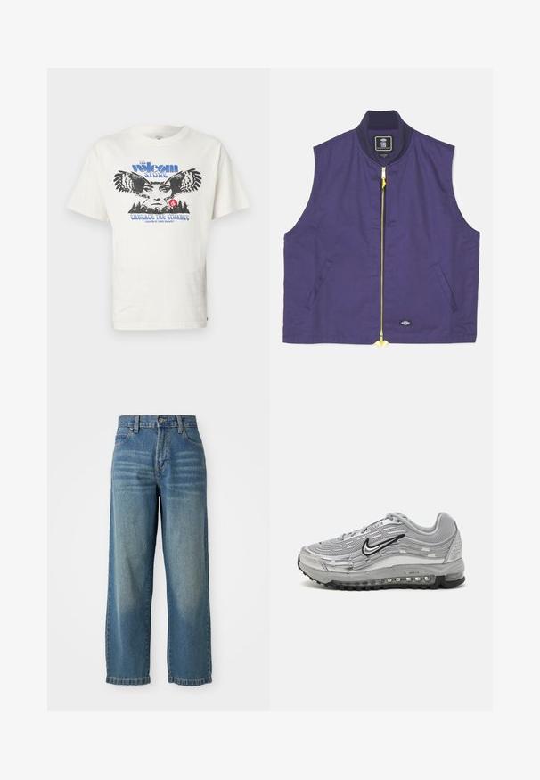 Navyblaues ärmelloses Vest aus Stoff mit glatter Textur. Verfügt über einen gelben Reißverschluss, ein geripptes Kragen und seitliche Taschen.; Weißes Baumwoll-T-Shirt mit einem Frontgraphic eines Uhus, dem Text "The Volcom Stone" in Blau und "Embrace the Strange" ebenfalls in Blau darunter.; Helle blaue Denim-Hose im weit geschnittenen Stil mit hoher Taille, fünf Taschen und einem leicht verwaschenen Finish. Verfügt über einen Knopf- und Reißverschluss.; Graue Nike Air Max Sneakers mit einem Obermaterial aus Mesh und Synthetik, wellenförmigem Design, schwarzen Akzenten und einer sichtbaren Luftpolsterung.