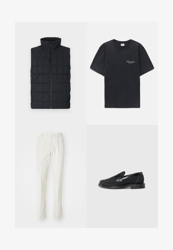 Gestepptes schwarzes Puffer-Weste mit hohem Kragen und Frontreißverschluss, mit quadratischer Steppnaht und Taschen an den Seiten. Weicher Stoff.; Schwarzes T-Shirt mit kurzen Ärmeln und Rundhalsausschnitt, mit kleinem weißen "Filling Pieces"-Textlogo auf der linken Brust.; Weiße Baumwollhosen mit geradem Bein, flachem Bund und ohne sichtbare Muster oder Metallelemente. Glatte Textur.; Schwarzer geflochtener Slipper mit einem glatten Lederakzent im Obermaterial, einem runden Zehendesign und einer flachen Gummisohle.