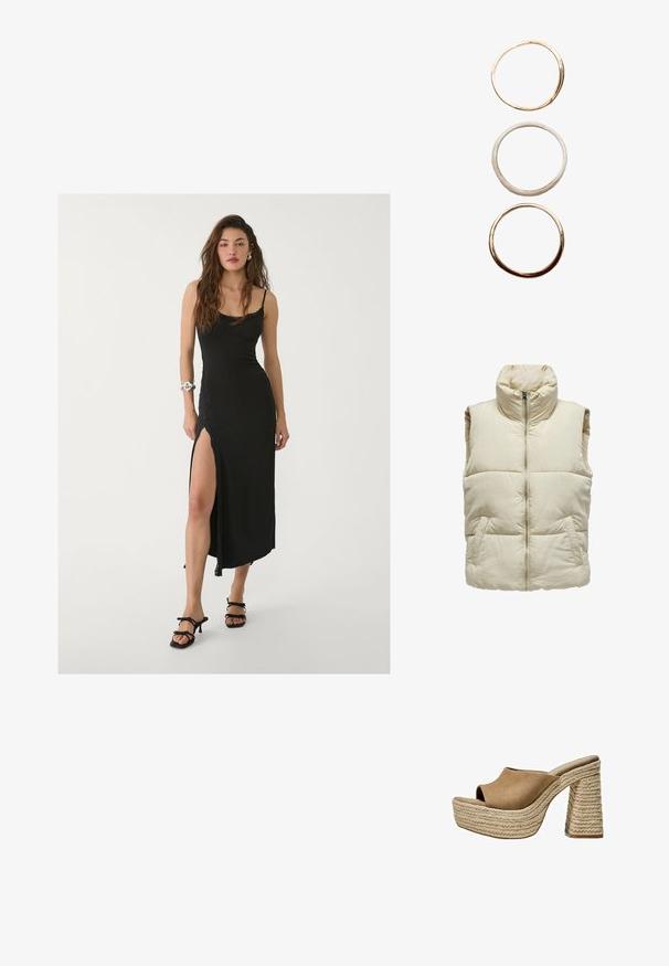 Nafouknutá béžová vesta s vysokým límcem, předním zipem a dvěma bočními kapsami. Obsahuje prošívaný vzor pro větší texturu a tepelnou izolaci.; Černé maxi šaty se spaghetti ramínky, bočním rozparkem, hladkým materiálem a krajkovými detaily. Nosič s černými sandály na vysokém podpatku.; Hnědé semišové platformové muly s otevřenou špičkou, vybavené masivním opleteným juteovým podpatkem a hladkým zaobleným designem horní části.; Tři kovové prsteny umístěné vertikálně: vrchní je lesklý zlatý, prostřední je kartáčovaný stříbrný a spodní je leštěný zlatý. Všechny prsteny jsou kulaté a hladké.