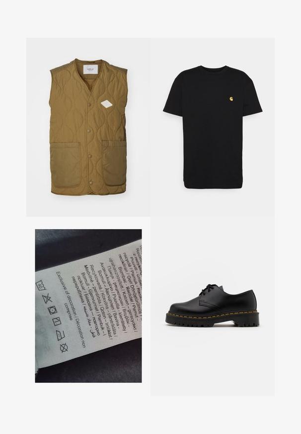 Steppweste in Olivgrün mit einem diamantförmigen Logo-Patch, rundem Ausschnitt, Druckknöpfen auf der Vorderseite und zwei großen Fronttaschen.; Schwarzes Baumwoll-T-Shirt mit kurzen Ärmeln, Rundhalsausschnitt und einem kleinen gelben Logo im linken Brustbereich. Einfaches Design und normale Passform.; Etikett mit mehrsprachigem Text, Pflegehinweisen und Recycling-Symbolen, auf einem weichen, textilähnlichen Material in heller Farbe gedruckt.; Schwarze Leder Schnürschuhe mit runder Spitze, strukturiertem Gummisohle und gelben Nähten um den Rand. Flaches Design und glatte Oberfläche.