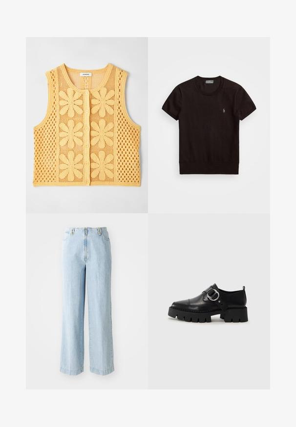sandro Vesta - jaune; Černé tričko s krátkým rukávem vyrobené z jemné látky, které má kulatý výstřih a malé vyšívané logo na levé části hrudi.; sandro Džíny Straight Fit - bleu jean; Černé kožené boty s robustní ribkovanou podešví, zdobené kruhovým stříbrným kovovým prvkem a minimálním švem.