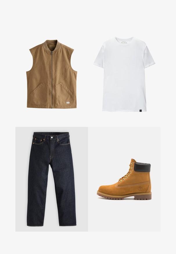 Brun ærmeløs vest lavet af holdbart materiale, med en frontlynlås, to store skrå lommer og en ribbet krave.; Hvid muskeltilpasset t-shirt lavet af bomuld. Rund hals, korte ærmer, glat tekstur. Lille sort logo-tag nederst. Enkelt design.; Mørkeblå denimjeans med lige pasform, fem lommer, kontrasterende orange syning og knaplukning. Ingen synlige mønstre eller udsmykninger.; Tan nubuck ankelstøvle med sort polstret krave, gyldne metaløjer, hvid syning detaljer og robust gummisål med udtalte slidbaner.