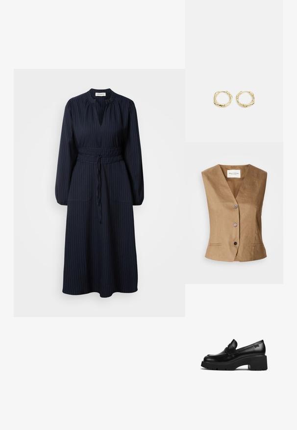 Brun vest med V-hals design, der har to forlommer, en seks-knap lukning og et glat, tekstureret stof.; Mørkeblå kjole med lodrette striber, lange ærmer, plisseret halsudskæring og en bæltestrop i taljen. Har to foran lommer.; Sorte læder loafers med chunky hæl, tyk sål og en remdetalje henover, vist fra siden på en hvid baggrund.; Sort læder hobo taske med et enkelt, blødt, rundt håndtag; har en glat tekstur og et minimalistisk design. Ingen synligt hardware eller accenter.; Gul hoop ørestikker med en struktureret, uregelmæssig form. Har en sømløs lukning og en poleret overfladefinish, der fremhæver et moderne design.