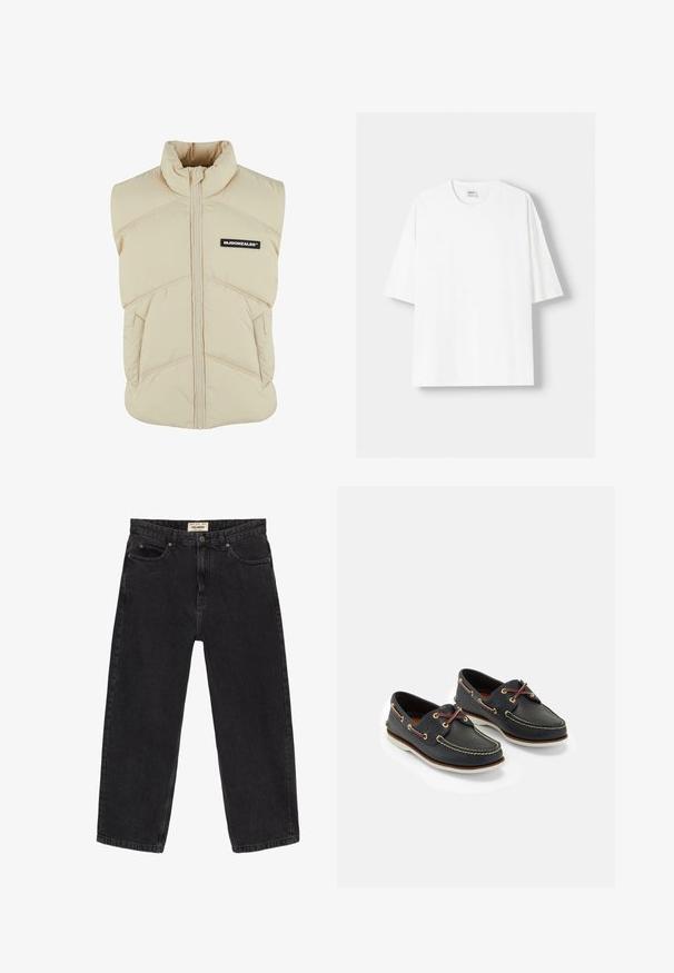 Beige gewatteerde vest met hoge kraag, ritssluiting aan de voorkant, diagonale stiksels en een zwart logo-embleem op de linkerkant van de borst. Zachte, gewatteerde textuur.; Witte t-shirt met korte mouwen, gemaakt van katoen, met een ronde halslijn en een relaxte pasvorm. Gladde textuur, zonder zichtbare patronen of accenten.; Zwarte spijkerbroek van denim met een relaxte pasvorm. Beschikt over vijf zakken, een knoopsluiting aan de voorkant en stikdetails. Licht vervaagde textuur.; Marine leren botenschoenen met gele stiksels, rode veters en zilveren oogjes; ronde neus; witte rubberen zool.