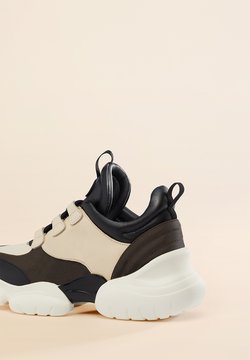 Zapatillas de marca de mujer | Comprar colección en Zalando