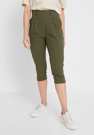JILLIAN CAPRI PANTS - Shorts - grape leaf