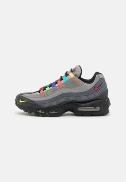Nike Sportswear - AIR MAX 95 SE UNISEX - Sneaker low - light charcoal/university red/black