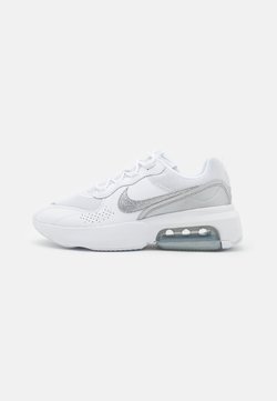 Nike Sportswear - AIR MAX VERONA - Sneakers laag - white/metallic silver