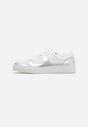 Royal RepubliQ Witte sneakers online | Zalando Royal RepubliQ Witte sneakers online | Zalando
