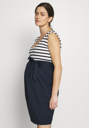 Balloon Plus size klær klær i store størrelser på nett hos Balloon DRESS SHORT SLEEVES - Jerseykjole - celadon/yellow