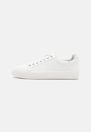 tamaris basket blanche