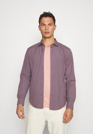 Røde Skjorter til dame, herre og barn DOCKERS på nett hos Lilla Skjorter til dame, herre og barn på nett hos Zalando.no