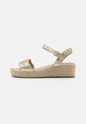 size 9 flatforms