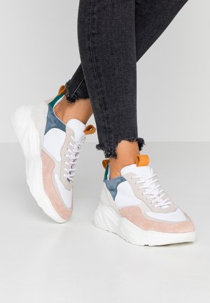 stivali tipo givenchy