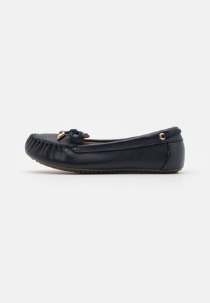levis moccasins