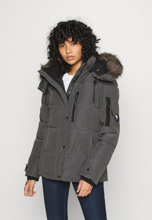 Superdry Dunjakker | Varme og lette jakker til dame og herre Superdry Dunjakker | Varme og lette jakker til dame og herre