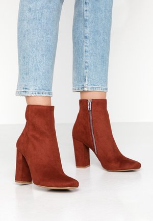 steve madden pixie boot